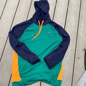 Nike color block sweatshirt size L ✨
